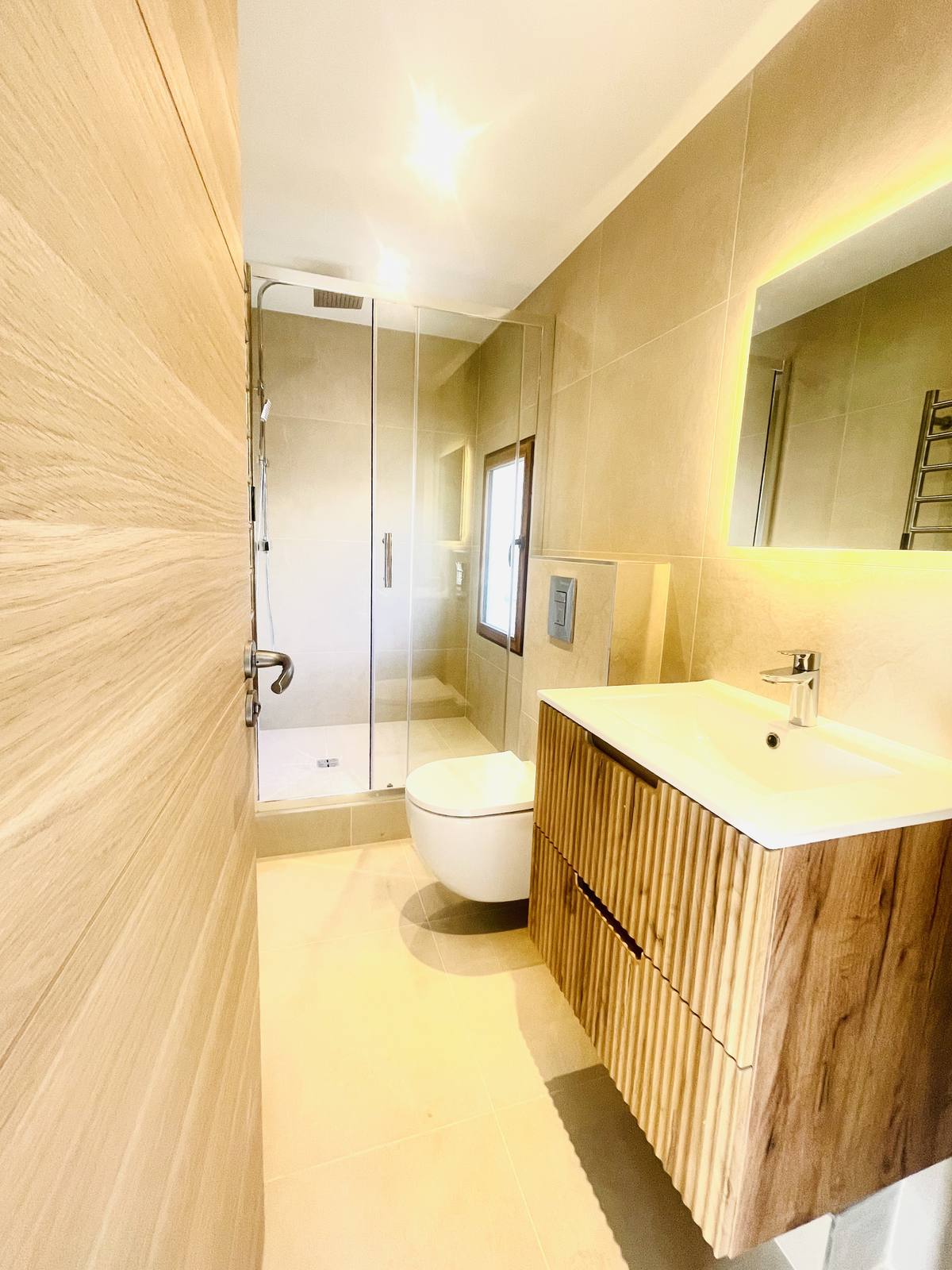 Douche à l'italienne moderne